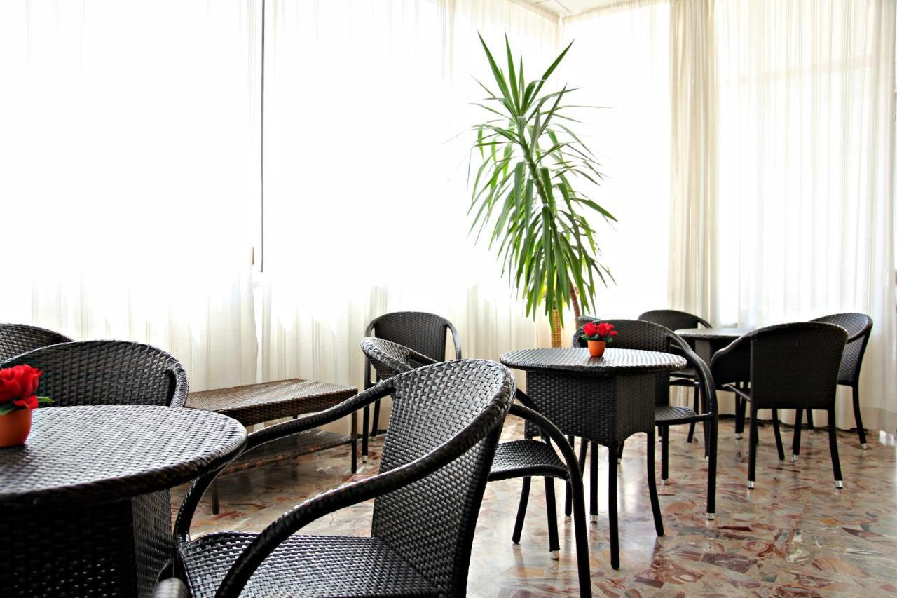 Hotel Morolli Rimini Eksteriør billede